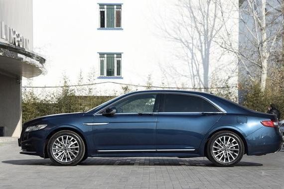 浙江商人开保时捷提林肯大陆, 交车现场的三把车钥匙各有特点