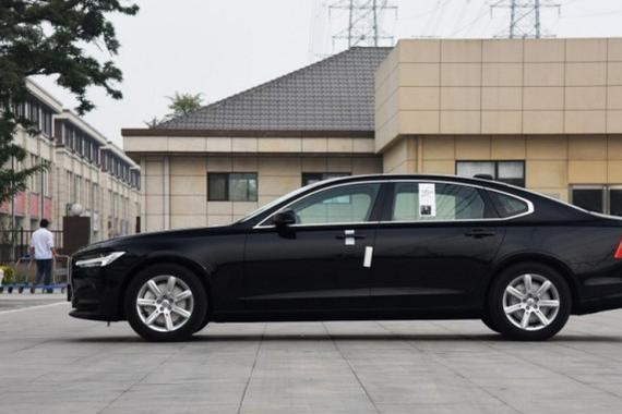 2.0T配爱信8AT，车长5米1，狂降8万月销达3000台