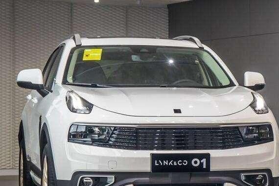 领克01到店实拍，不愧是换标沃尔沃，颜值无可挑剔叫板奥迪Q3