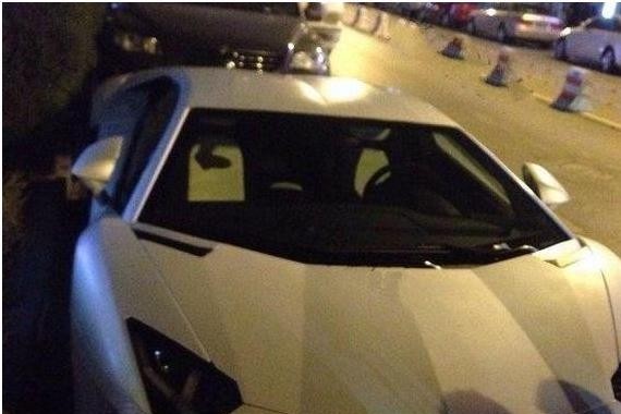 800万的兰博基尼，被贾乃亮卖掉筹钱，邓超接盘没几个月开腻