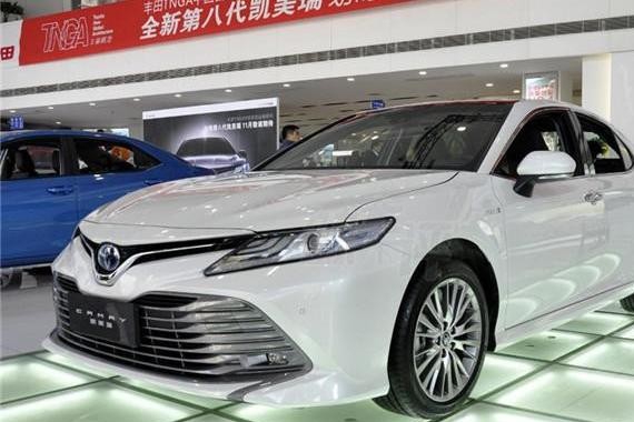 全新凯美瑞混动版销量喜人，可以续航1200公里，行驶质感超过奔驰