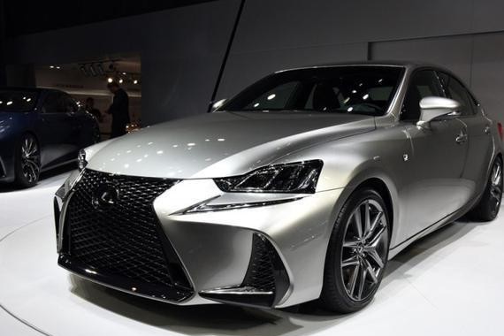 5米2车身，后驱7s破百，日本首相都坐它，入华后直降30万