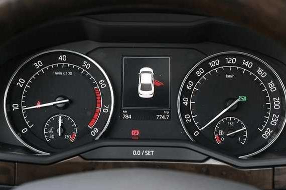 16.88万提车斯柯达速派, 加速快、油耗低、空间大, 后备箱很实用!