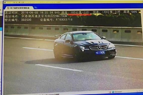 五菱宏光高速测速飙到518km/h！网友神回复：宇宙神车挑战布加迪