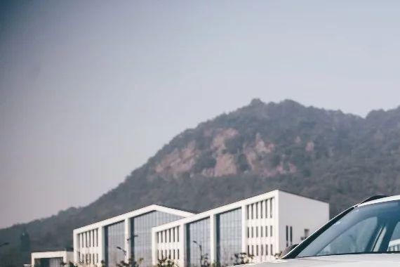 栗子的Vlog丨试宝马X1插电式混动SUV