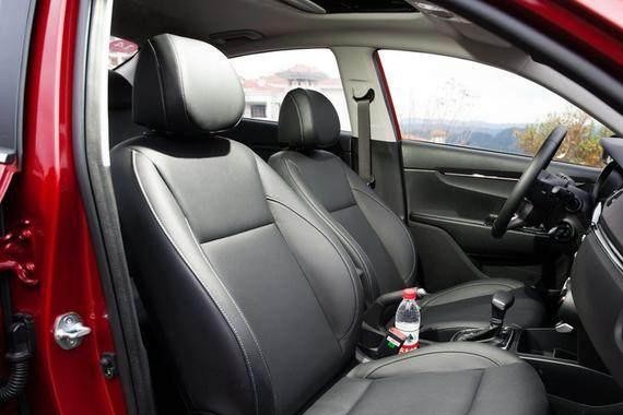 起亚K2又掉价了，百公里油耗5.4L，为何还不出手？