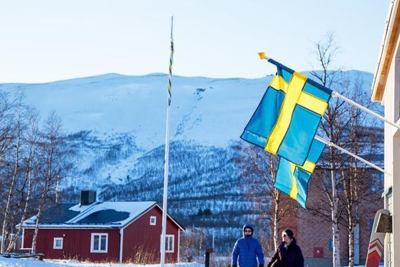 瑞典朋侪谈众泰T700：电吸门、感到踏板很科技，跟VOLVO有一比