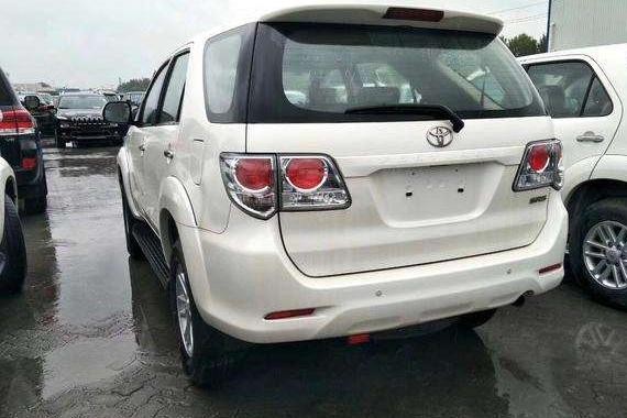 丰田奔跑者入华, 上千台集体停放, 23万起, 比普拉多便宜20多万