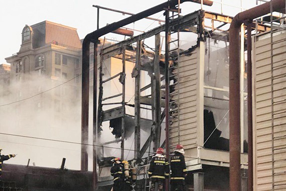 南京河西金鹰大火被扑灭：过火面积60平方米，无人员伤亡