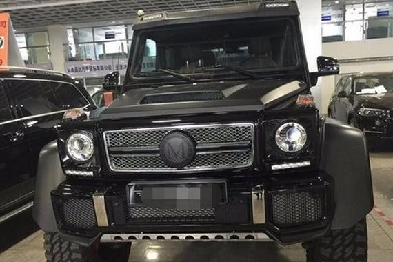 988万奔驰G级，当镇店之宝还是没卖出去，无奈买车送200万迈巴赫