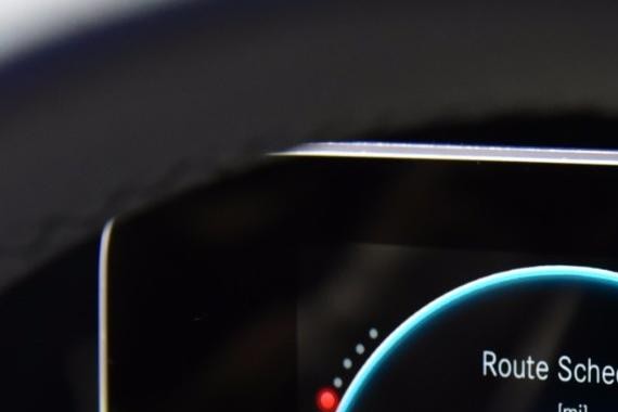 奔驰A级秒杀宝马7系！2018 CES奔驰全新操作系统发布！