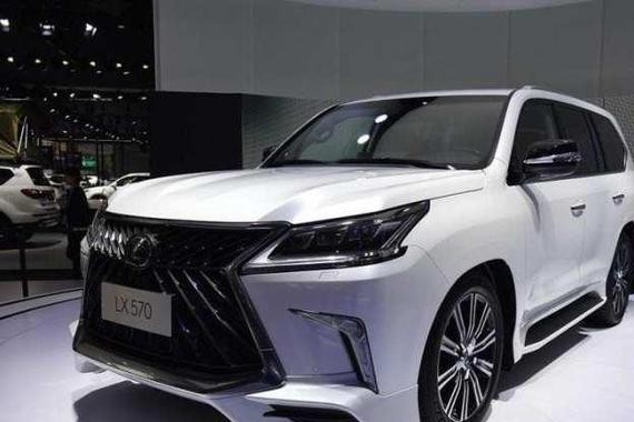 路虎揽胜最怕的敌手，5.7L+V8发动机，丰田陆巡在它眼前便是小弟