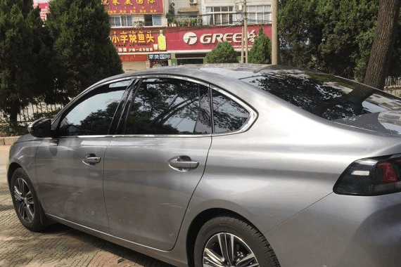 放弃了朗逸提了这“颜兽”, 开回家去老爸就说这是“垃圾车”