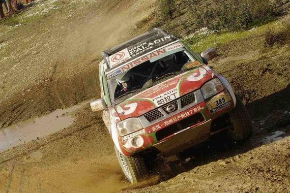 我是一台越野车，我叫：大白！