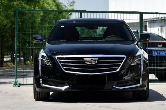 新车上市44万起，如今狂降11万依旧没人买，这款豪华车怎么了？