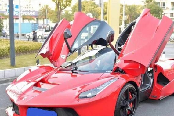 浙江一富家公子花2600万买辆法拉利, 开了三年后转手净赚1千万