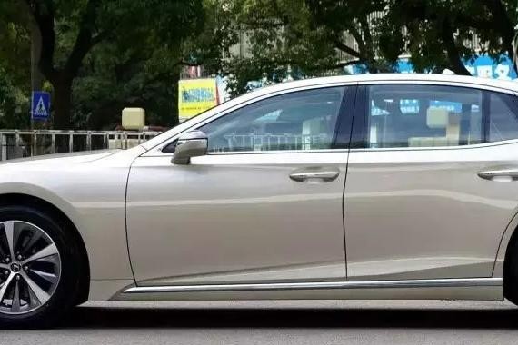 新款雷克萨斯LS上市这配置太奢华了价格还亲民! 网友: 呼叫众泰