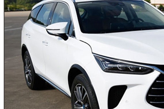 别以为比亚迪是吃素的，新车降10万，百公里仅4秒