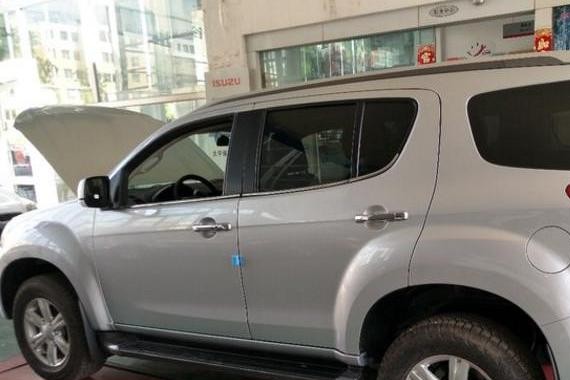 花24.5万提五十铃mu-X, 车主坦言和丰田普拉多不相上下