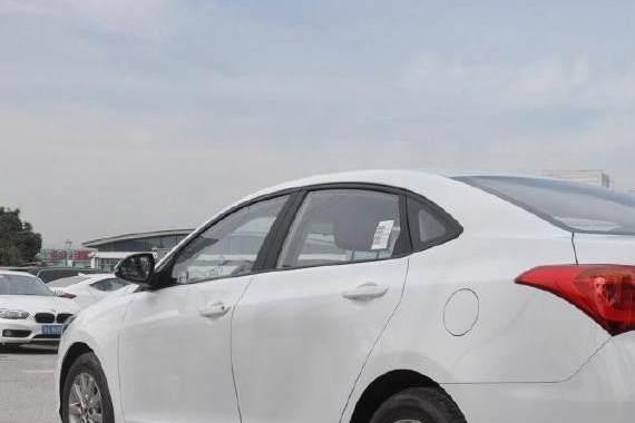 嫌起亚K4太俗 大众帕萨特太贵, 给您推荐一款首付6万元的轿车!