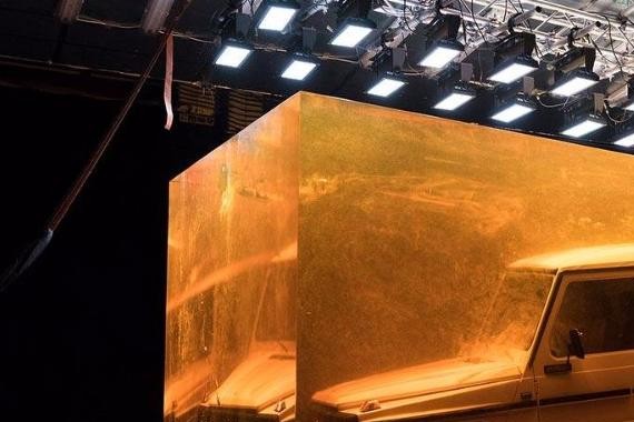 把奔驰G级做成重达44吨的大琥珀，表达永恒不变的强大基因，视频