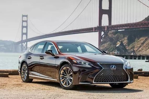 百公里加速5.4秒，这款日系D级车豪华得让奔驰宝马颤抖，89万起