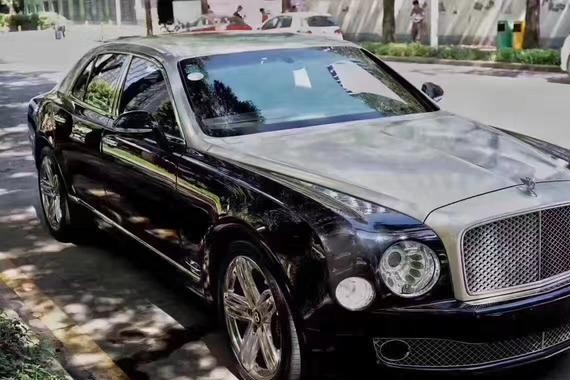 他花70多万买辆12款宾利慕尚充门面，假装成功人士去相亲！