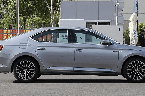 16.88万提车斯柯达速派, 加速快、油耗低、空间大, 后备箱很实用!