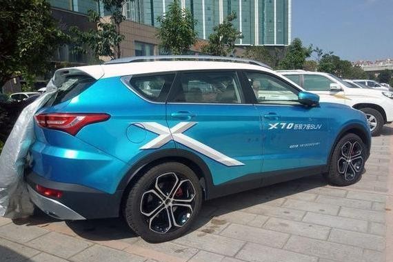 奇瑞设计师总算开窍了, 新车终于变漂亮, 外观内饰丝毫不输BBA