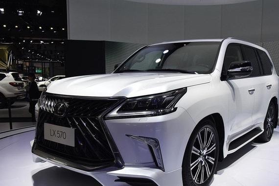 远看外观有点平整，近看还有点小包围，但气质不输路虎