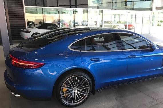 花298万买辆保时捷帕拉梅拉, 选配超70万, 比奔驰S上档次?