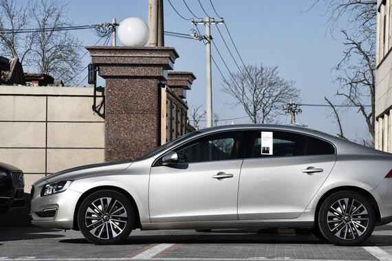 和奥迪A4同级别，比宝马3系有格调，全系降10万，还攒钱买迈腾？