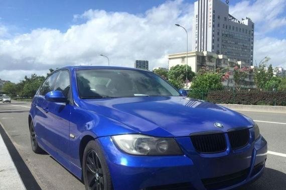 美女车主7万块甩卖自己宝马3系，豪言说绝不还价，被喷想钱想疯