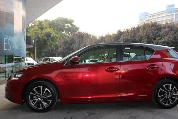 这车卖22万，宝马车主嘲笑买它的人不懂车，车主却说开奔驰没品味