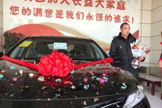 江西首提新款丰田凯美瑞, 交车仪式像婚礼, 媳妇坐上去都不想下来