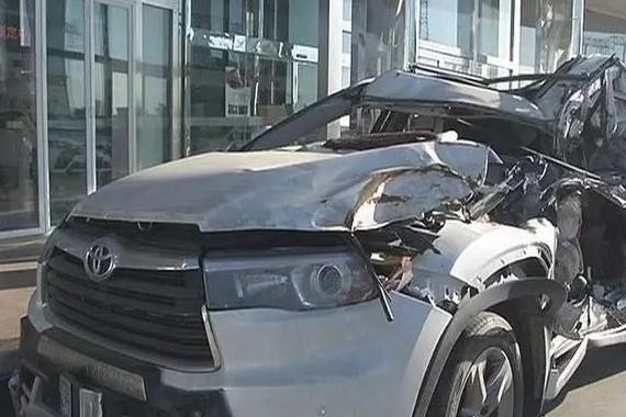 有一种疼是听着就疼，安全气囊打到脸上是什么样的体验？