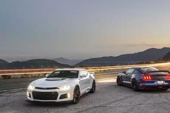 科迈罗 ZL1死磕野马 Shelby GT 350R，谁赢？