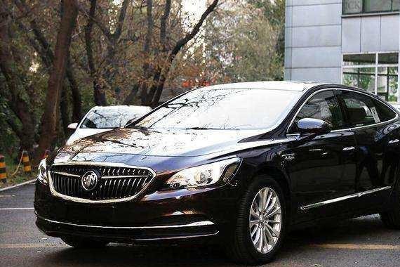 又降了！这豪华B级车刚上市直降6万，仅20万起，比帕萨特厚道