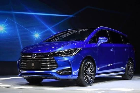 上市3天销量破万，全景天窗大七座，多少人因它不买宝骏五菱了！