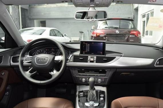 50万预算，同一品牌价格相当，选SUV还是轿车？