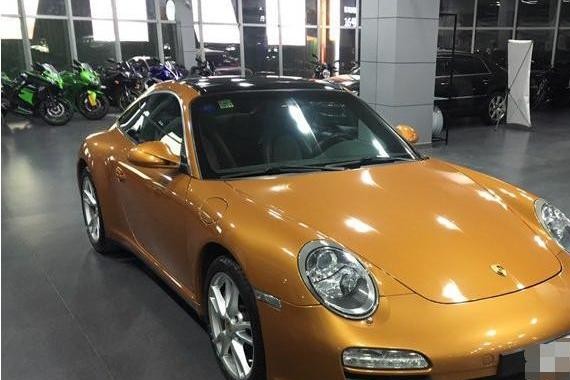 而立之年花62万买辆保时捷911: 爆改内饰, 坦言不敢在现场看