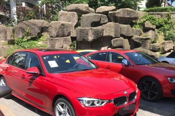 花38.5万提宝马330Li M, 车主直言墨尔本红在外太少见