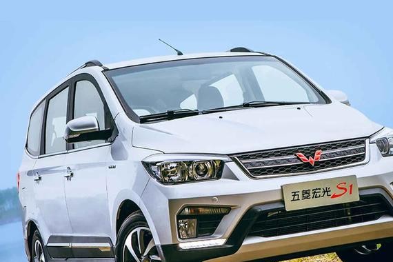 资深汽车顾问给您解答：五菱宏光S1和宝骏730哪个更值得买？