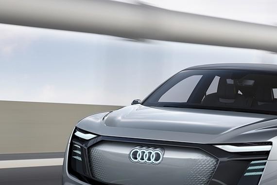 动力等于三台思域 价格80万 奥迪的纯电动SUV你会心动么？