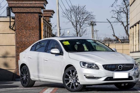 和奥迪A4同级别，比宝马3系有格调，全系降10万，还攒钱买迈腾？