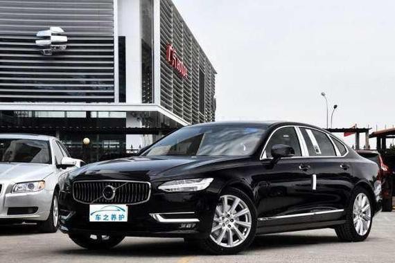 远看满满的贵族气质，35万低配落地的它，却能比A6更有档次感