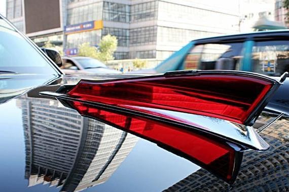 哈尔滨最牛红旗车，车牌号1949，跟上去就为了多看几眼