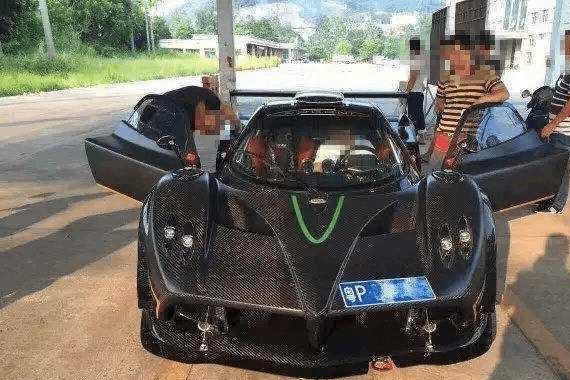 车管所来了一辆限量版跑车 工作人员看后不敢给上牌！