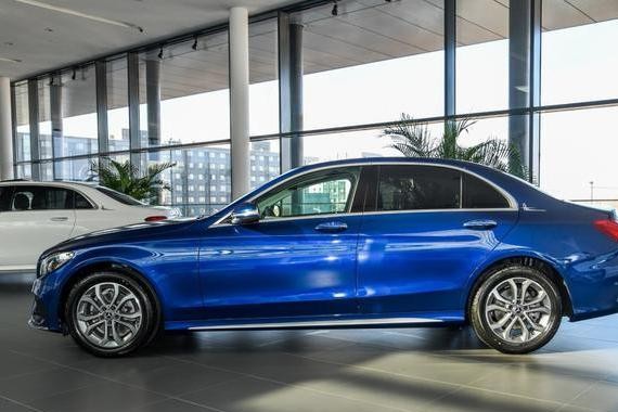 2018款奔驰C级, 内饰提升、科技感十足, 售31.28-48.90万