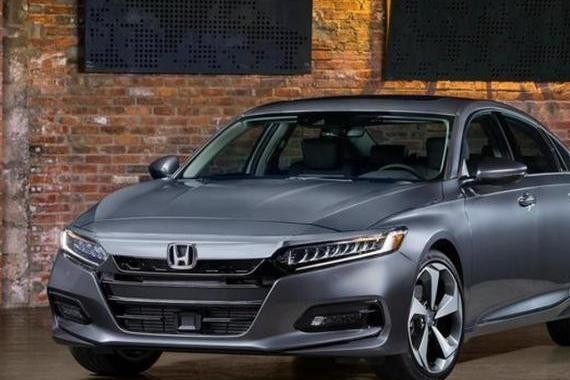 动力秒杀迈腾，外形比A7还漂亮，秒杀同级别凯美瑞，2018就选他